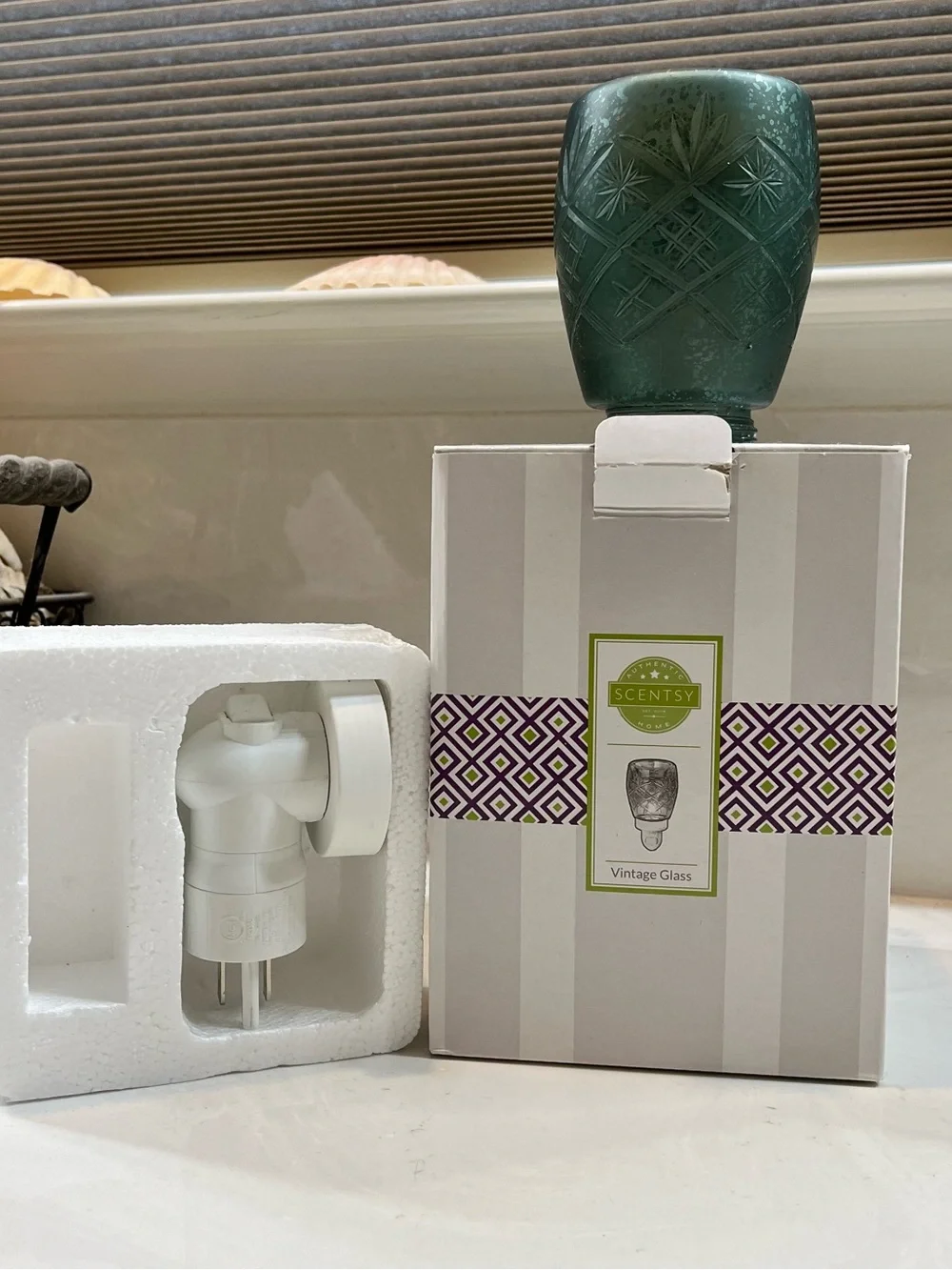 Scentsy Vintage Glass Warmer - Emerald Green
